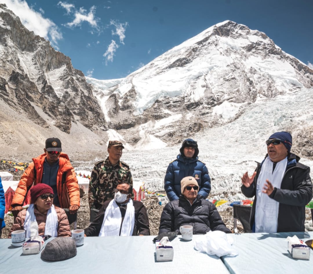 सगरमाथा आधारशिविरमा विशेष संवाद, १६ बुँदे ध्यानाकर्षण